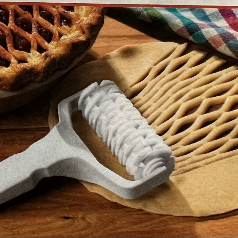 Lattice Pastry Roller and pie cutter/ server set New